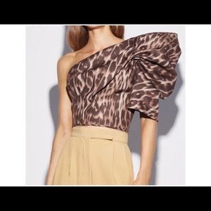 This set is a showstopper. Medium Leopard one shoulder set